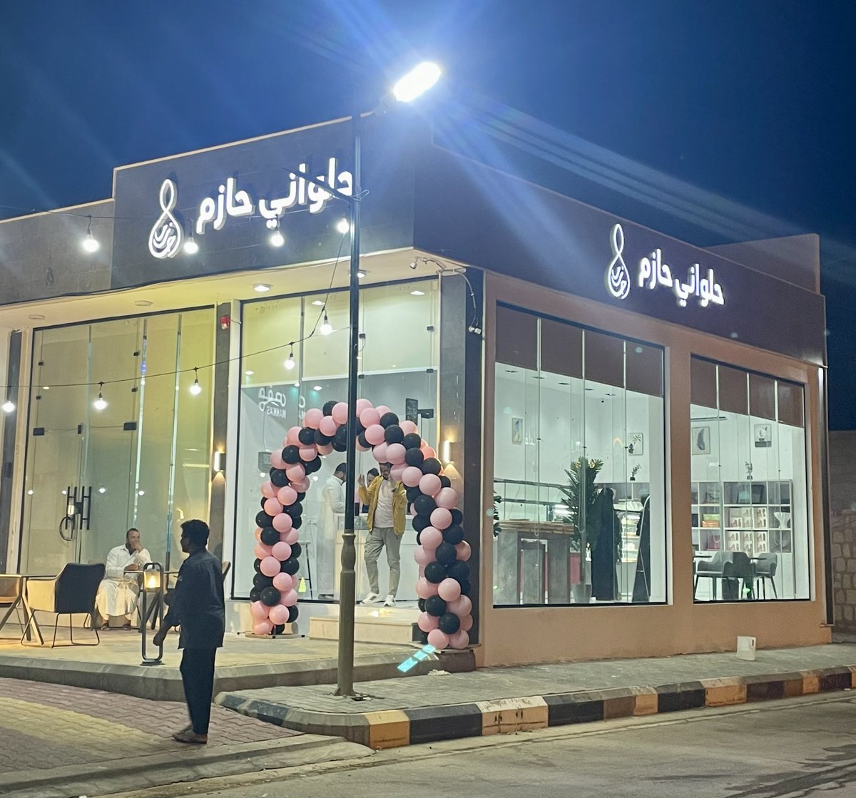 تم #افتتاح محلات حلواني حازم في #مرات_سكوير، أمام ميدان #الملك_عبدالعزيز
بالتوفيق والنجاح.
#محافظة_مرات_درة_محافظات_منطقة_الرياض
#اضمن_لي_كميت_اضمن_لك_مرات
#منطقة_الرياض
#اسواق
#مرات
#الرياض