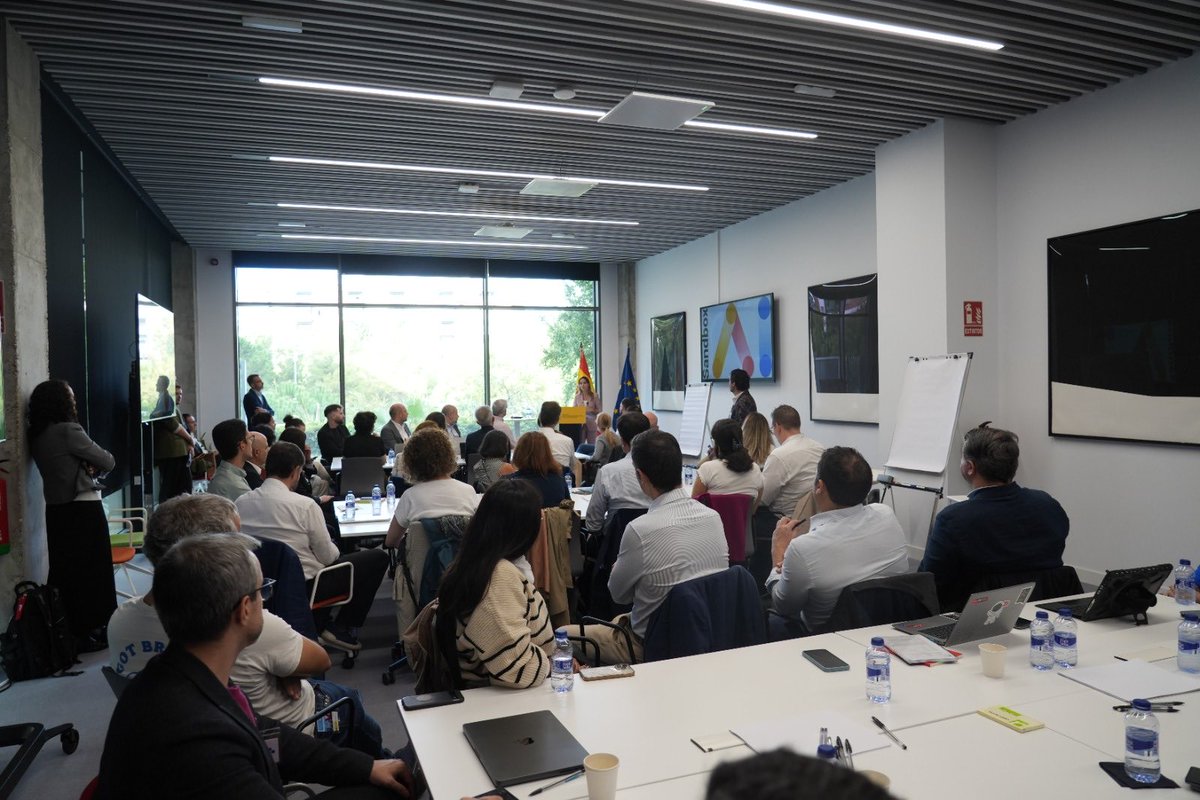 SEDIAgob's tweet photo. 🗣️"El objetivo del Sandbox de IA es que desde la Administración ayudemos en la adaptación al Reglamento de la IA: pasar de lo teórico, a lo práctico"

@AleiAlc, directora general de IA, en el encuentro con personas colaboradoras del Sandbox de IA en la sede de @mintradigital

➕ https://t.co/u0kNQV0JZP