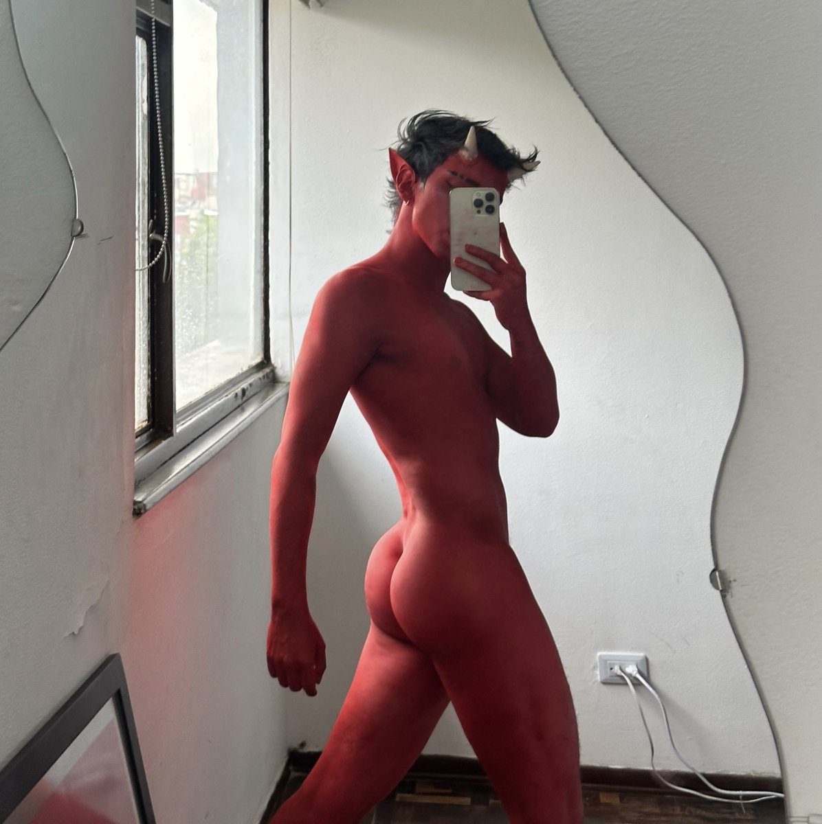 😈