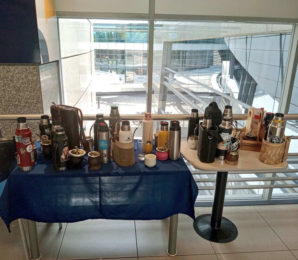 POV: estás en un Congreso en Uruguay y no permiten entrar con bebidas al auditorio 🧉