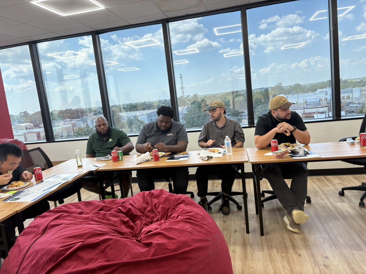 ConstructionVpg's tweet photo. October's Level Up Lounge Lunch, hosted by Arna Bontemps with WillScot, brought inspiration and a spotlight on industry innovation. Thanks to our incredible partner, WillScot!

#nupes #tennessee #healthcare #construction #education #hbcu #alabama #louisiana #georgia #texas https://t.co/KVpMMyAv9I