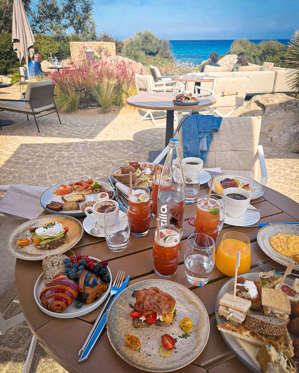 😍 𝑩𝒐𝒏 𝒂𝒑𝒑𝒊𝒕𝒕𝒊𝒕𝒖 à l'Hôtel &amp; Restaurant 𝐂𝐚𝐬𝐚 𝐏𝐚𝐫𝐚𝐝𝐢𝐬𝐮 à l'île Rousse👌 #acqua #naturel #eauminerale #zilia #restaurant 
📸 @ marylou_lorenzi1911 (insta)