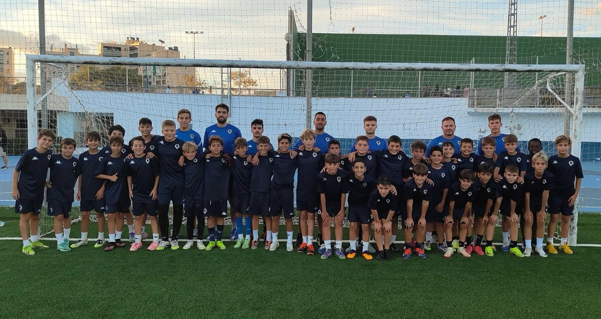 🤛🏼 En la jornada de ayer, los alevines de 2º año, tuvieron la experiencia de realizar un entrenamiento conjunto específico orientado a fútbol 11 junto al director de metodología, Dani Palao; al coordinador de fútbol 11 Rafa Expósito y su propios entrenadores.

💙#MachoHércules🤍