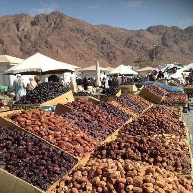 The best dates 🌴 in the world are sold at Mount Uhud in #Madina.
