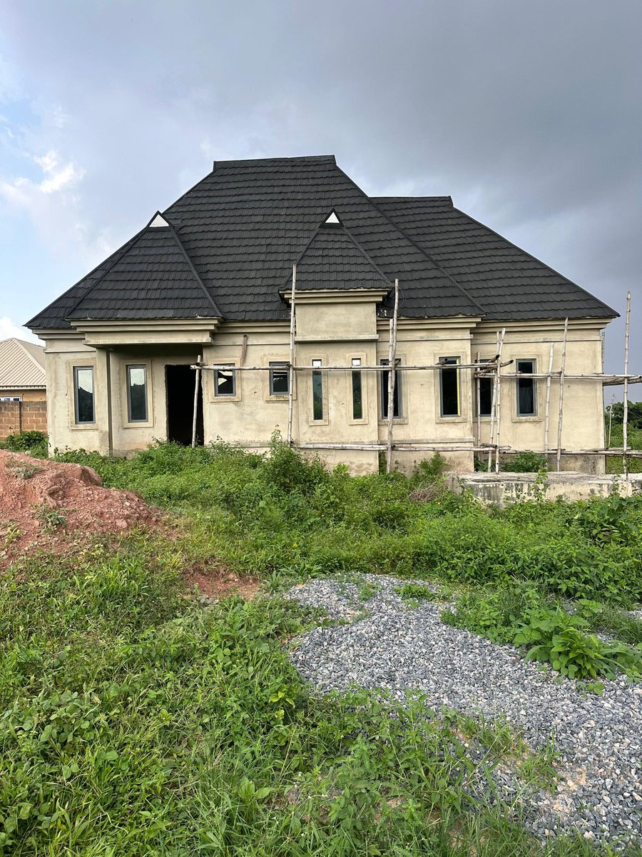 TifeSoladoye's tweet image. FOR SALE
Modern 3bedroom bungalow on a standard full plot of land, all room en-suite.
Asking price 30m
Slightly negotiable
Location:
Moganan taiwo junction, Taska. Akala express Ibadan
Enquiries:+2348142916573
#Fisayo #Decoder #CometoNigeria