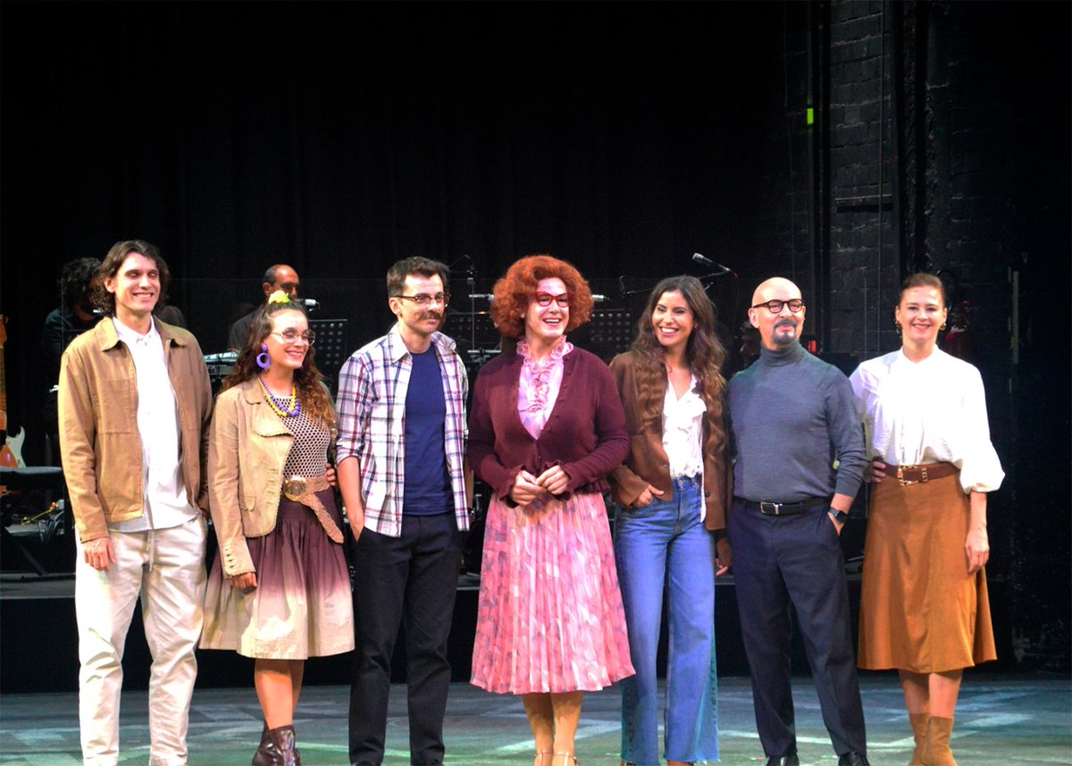 🎭PRESENTACIÓN | Bernabé Rico transforma ‘Tootsie’ en una sitcom musical y elige Barcelona para su estreno nacional

Más info aquí:
🔗comoexplicarte.com/2025/10/07/pre…