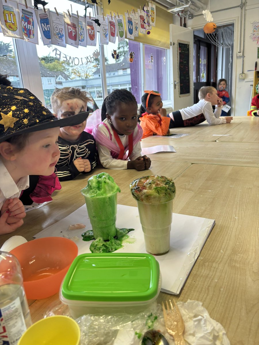 HolyFamilySchl's tweet photo. Junior Infants were missing today and in their place a crowd of vampires, witches, ghouls and princesses were among those who enjoyed some ‘spooky spell’ experiments!🧛🧙🪄 https://t.co/ZWETR3mpjc