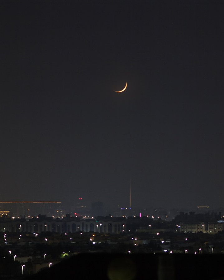 ولو رحلنا عنها مدة .. 
تبقى دايم هيَّ جده ..
وهي مكان اللي نحب.