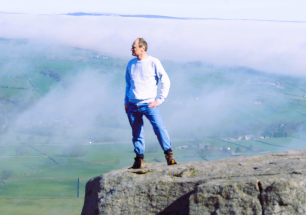 On Earl Crag 

walkingenglishman.com/leedsharrogate…