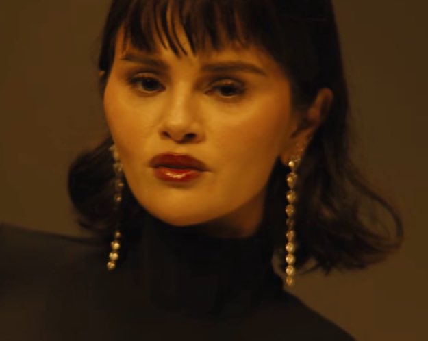 selenagomezbil's tweet image. Selena Gomez looks stunning for the “In The Dark” music video.