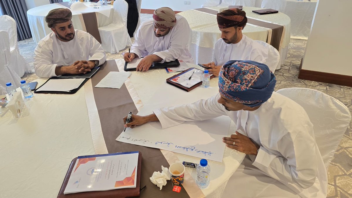 sacademy_om's tweet photo. اختُتم اليوم البرنامج التدريبي "إدارة المتطلبات والأوامر التغييرية في تنفيذ المشاريع"، لمنتسبي مكتب وزير الدولة ومحافظ ظفار خلال الفترة من 19 إلى 23 أكتوبر، بفندق ومنتجع البلازا – السعادة، وقد قدّم البرنامج المهندس عدنان العامري، وذلك ضمن خطة تطوير الكفاءات في مجال إدارة المشاريع https://t.co/vX5ZRhbXI6