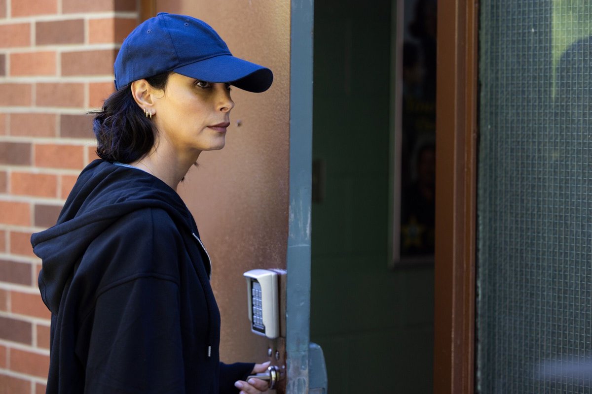What2Vue's tweet image. Sheriff Country - NEW PHOTOS! 📸
S01E04 - Out of Office
See: what2vue.com/cbs/sheriff-co…
#SheriffCountry #CBS #Photos