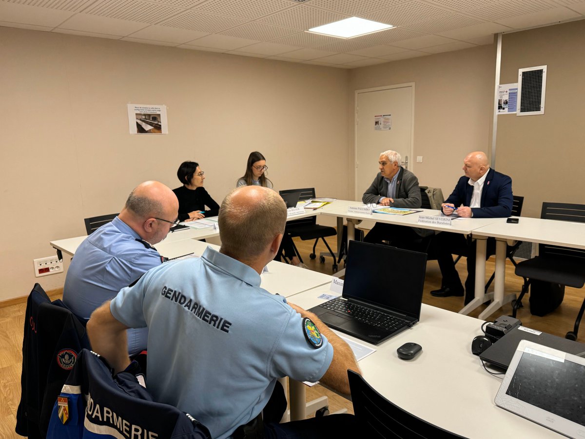 #tabac 🚬 I  Jacqueline Mercury-Giorgetti, directrice de cabinet du préfet de la Moselle, a rencontré les représentants de la fédération des #buralistes de la Moselle
 
    ❓Une convention, visant à lutter contre les trafics de tabac, a été signée en 2022, entre le <a href="/Prefet57/">Préfet de la Moselle</a>,