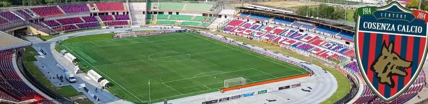 Big news for #Cosenza!

Mayor Caruso will unveil the stadium renovation tomorrow. €7.2M project starts post-season, with two new steel stands ready for 2026/27. 

Capacity: 15K (up to 20K), Curva Nord revamped and brought closer to the pitch, Curva Sud kept as is for history.