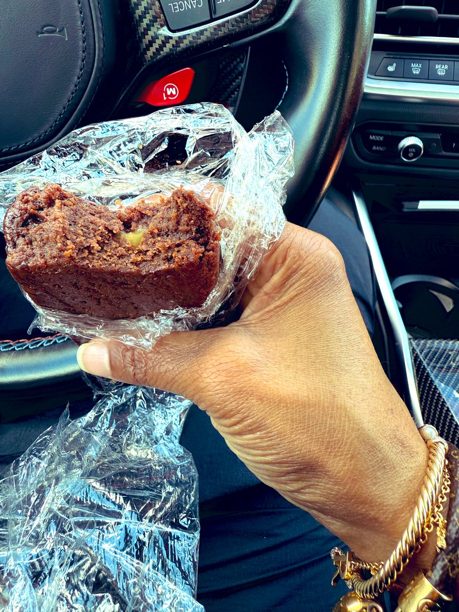 _MsACT's tweet photo. First time making #VeganBrownies the #SistaliciousSweets wayπ«π± and they are delicious. #MsAct @_MsACT https://t.co/H2Y6A3kjtL