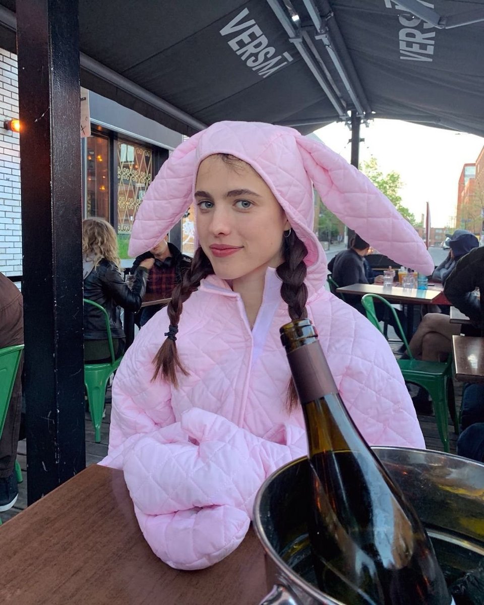 popsvibe's tweet image. happy birthday to the talented margaret qualley.