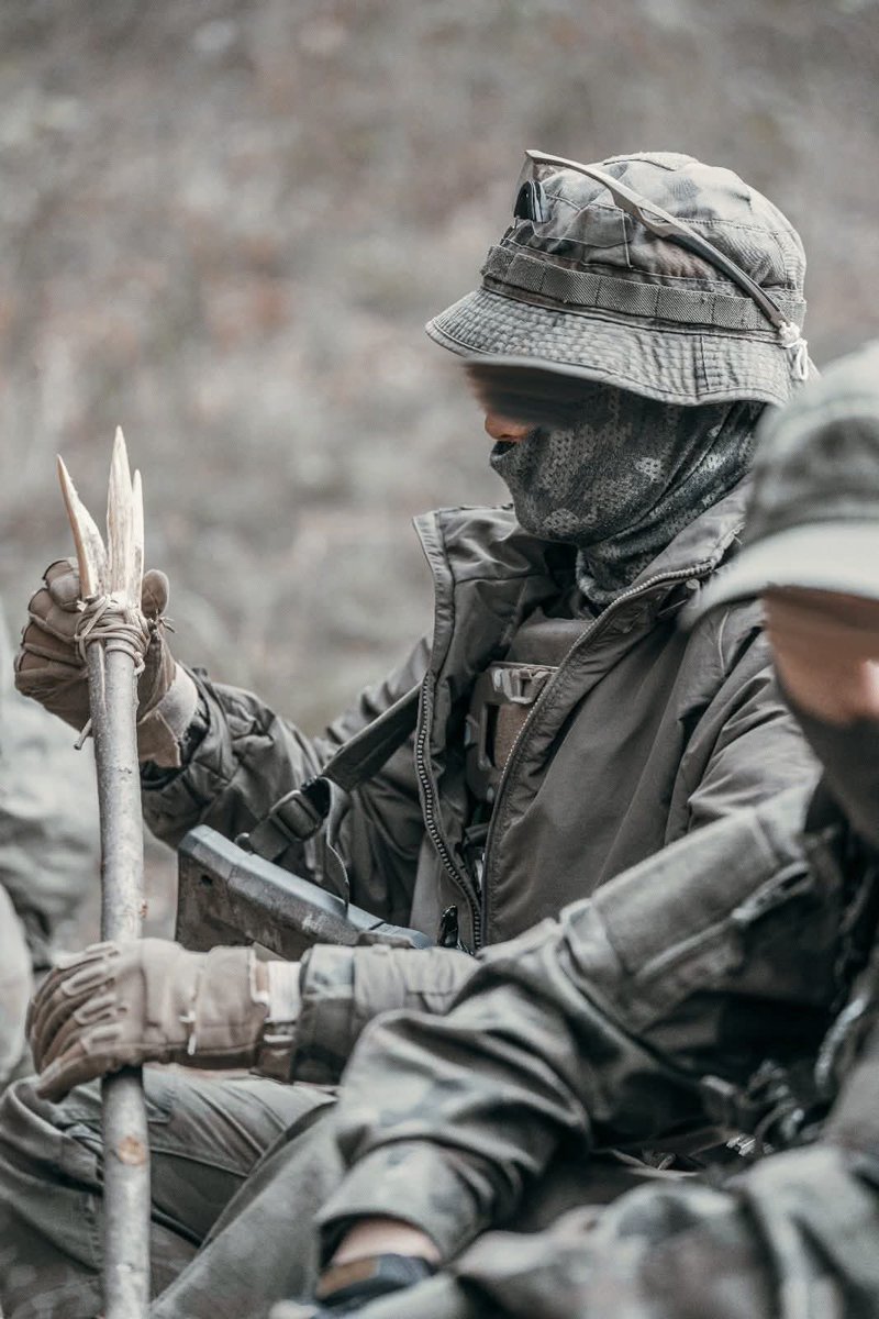 WCR_Krakow's tweet image. #ToCiekawe 
✅️Przetrwanie, unikanie, opór, ucieczka

Szkolenie #SERE na poziomie B. 
 Survival (przetrwanie), Evasion (unikanie), Resistance (opór, odporność), Escape (ucieczka). RE #6BPD

📸 szer. Dawid Cisło/ @_6BPD_ 🪂🪂🪂