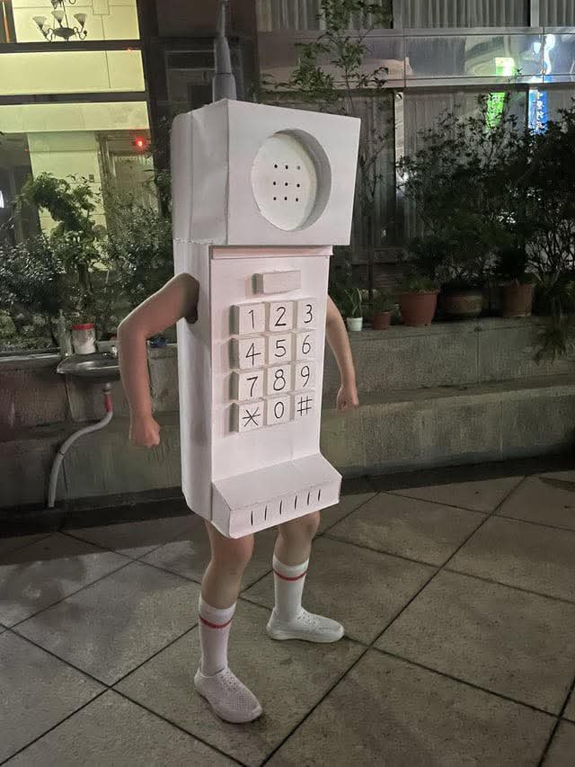 TheKingThor982's tweet image. "Llamaron los 80s, Quieren que les devuelvan sus celulares"