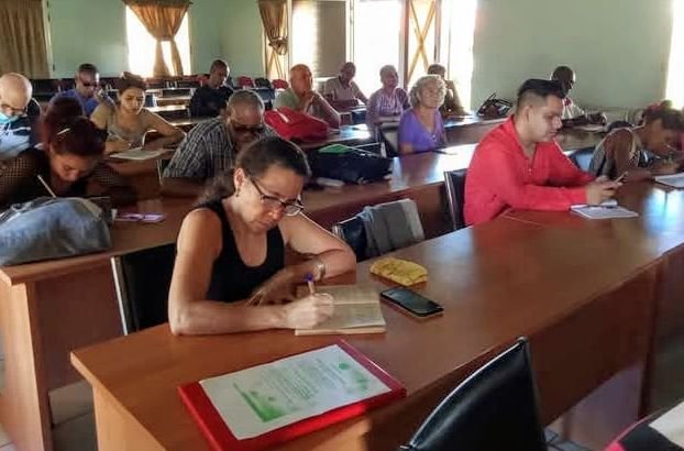 Borrego8Helen's tweet image. 🇨🇺👉Acontece en Güira de Melena, entrenamiento al Intendente y su equipo de trabajo, con el objetivo de realizar preparaciones basadas en la gestión de la ciencia y la innovación aplicada al municipio.👍
#PoderPopular
#CAMGüira