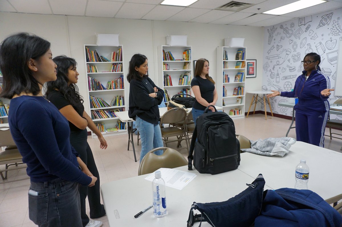 NewCommunityCor's tweet photo. We were happy to welcome volunteers from @McKinsey  to our recreation center earlier this month. They painted and cleaned the walls. We know the children will enjoy using the spruced up space! Thank you to those who helped!
#newark #newarknj #volunteers #volunteering https://t.co/zGbEuxlqk9