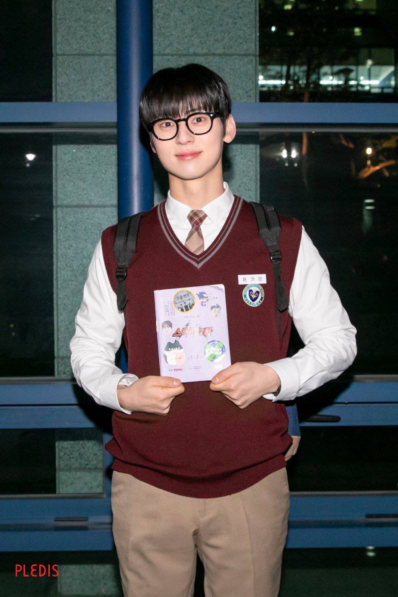 Kdramastars1's tweet image. 📎-أفادت شركة Pledis بأن الممثل #HwangMinhyun يجري حاليًا مناقشات للانضمام مجددًا إلى الموسم الثاني من الدراما #StudyGroup2.📕
~وكانت التقارير السابقة تشير إلى أن تصوير الموسم الجديد سيبدأ في عام 2026،عقب انتهاء الممثل من أداء الخدمة العسكرية في ديسمبر المقبل.