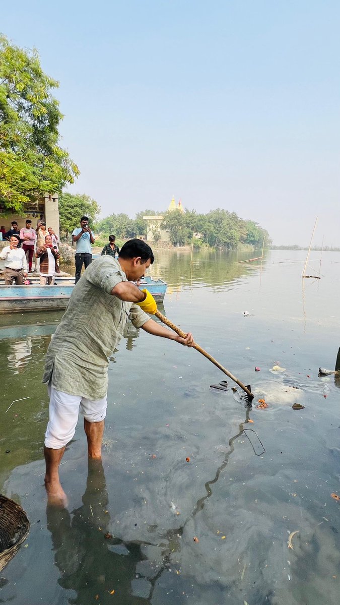 ManojTiwariMP's tweet image. छठ पूजा स्वच्छता अभियान के तहत आज अपनी लोकसभा के तिमारपुर विधानसभा स्थित राम घाट और श्याम घाट पर.. 
         स्वच्छता सुरक्षा और सुविधा के लिए संकल्पित है बीजेपी @BJP4Delhi