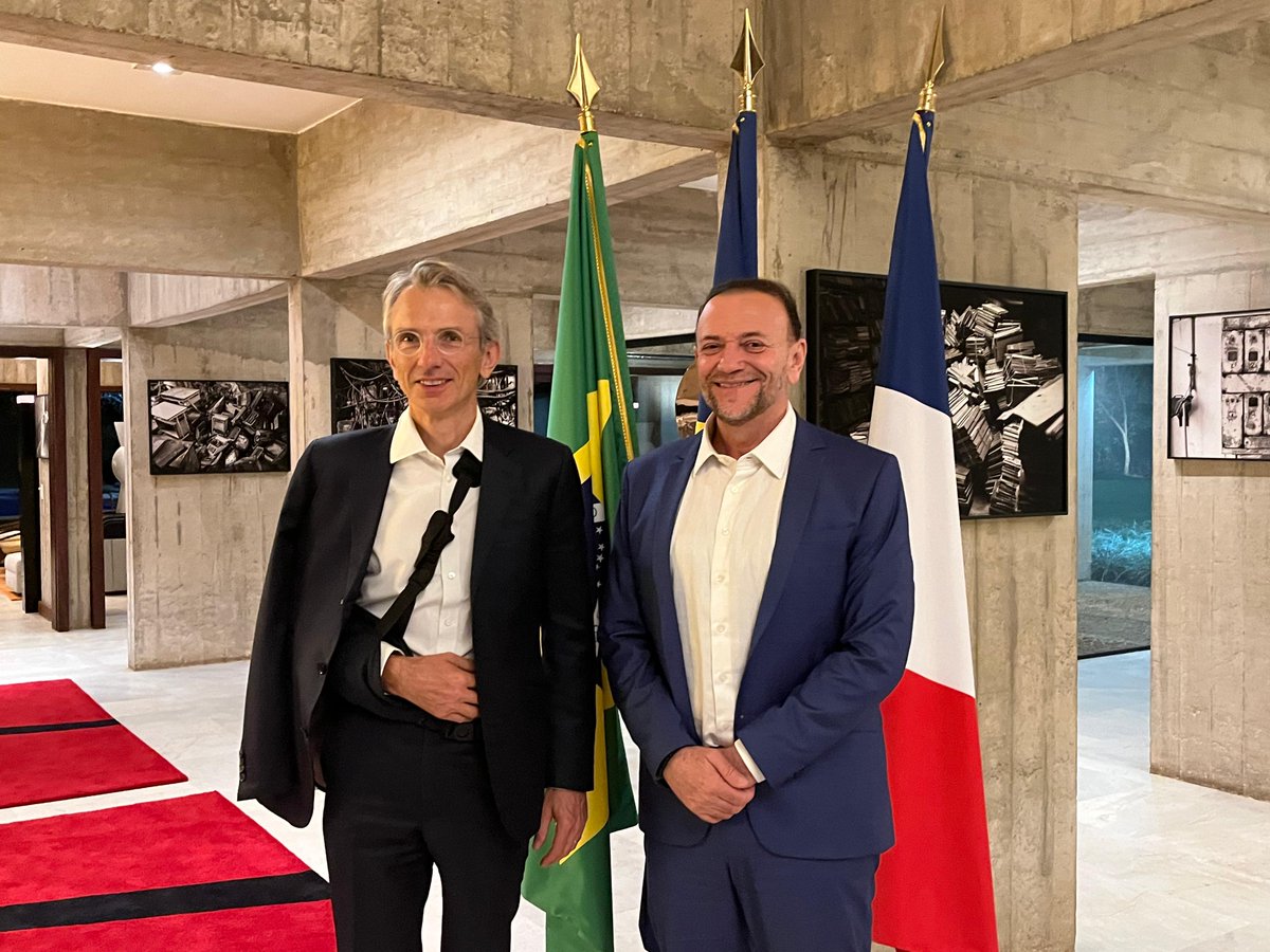 🤝 Em clima de amizade franco-brasileira, o Embaixador da França no Brasil <a href="/E_Lenain/">Emmanuel Lenain</a>  se reuniu com parlamentares brasileiros para dialogar sobre temas de interesse comum e reforçar os laços entre nossos países.🇫🇷🇧🇷