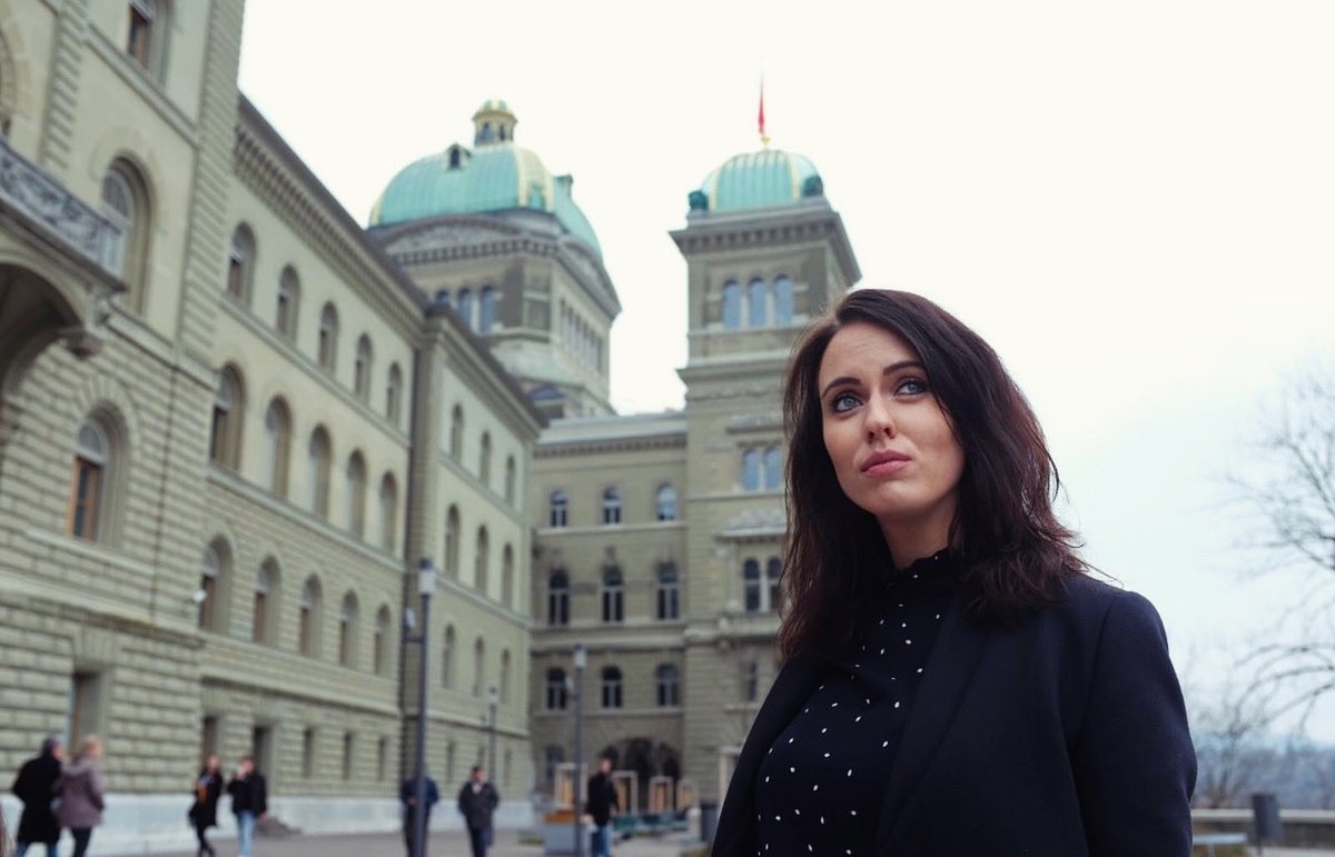 Simone_Richner's tweet image. Bern hat schon vieles erlebt – aber der 11. Oktober war anders.
Es ging nicht um Meinung, sondern um einen Angriff auf unsere Grundwerte.

Danke an @Georg_Haesler für sein starkes Votum im Stadtrat – es war Anlass für meine Bärner Bär-Kolumne.
👉 epaper.baernerbaer.ch