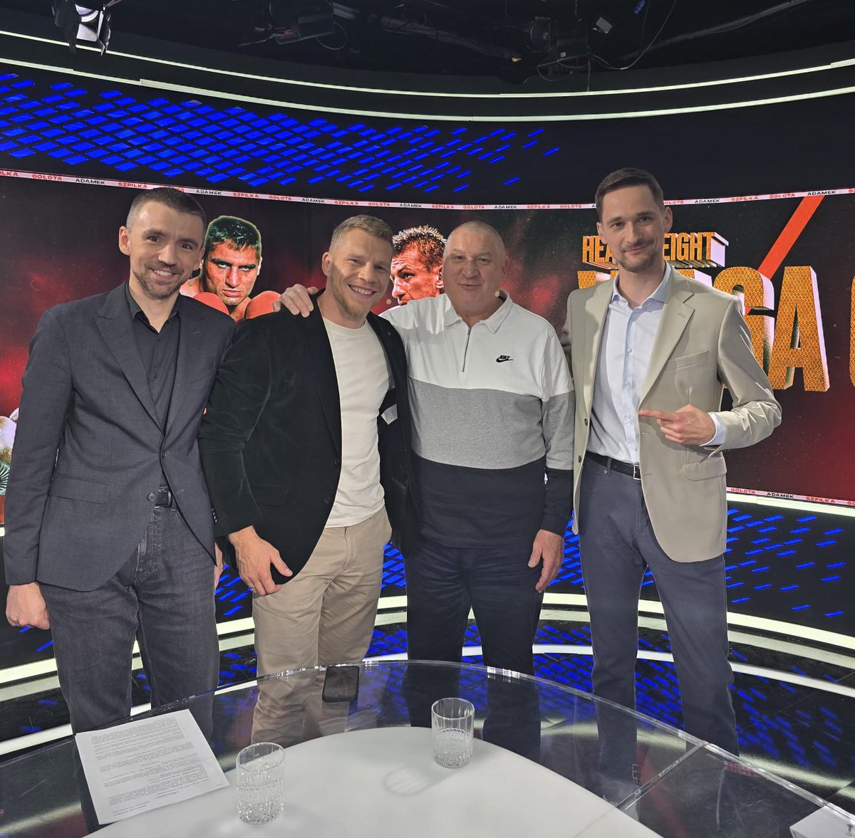 Piotr Jagiełło (@kroljagiello) on Twitter photo 🚨 Polska waga ciężka - kiedyś i dziś 🚨
Debata w ramach #RingTVP z Pawłem Skrzeczem, <a href="/kacperbart/">Kacper Bartosiak</a> i <a href="/MiszkinMaciej/">Maciej Miszkiń</a>
🥊 Czy kariera Gołoty mogła potoczyć się inaczej?
🥊 Czy Adamek był za ciężki?
🥊 Ile lat poczekamy na kolejną walkę o pas? (10 lat minie od Szpilka - Wilder). 🚨 Polska waga ciężka - kiedyś i dziś 🚨
Debata w ramach #RingTVP z Pawłem Skrzeczem, <a href="/kacperbart/">Kacper Bartosiak</a> i <a href="/MiszkinMaciej/">Maciej Miszkiń</a>
🥊 Czy kariera Gołoty mogła potoczyć się inaczej?
🥊 Czy Adamek był za ciężki?
🥊 Ile lat poczekamy na kolejną walkę o pas? (10 lat minie od Szpilka - Wilder).