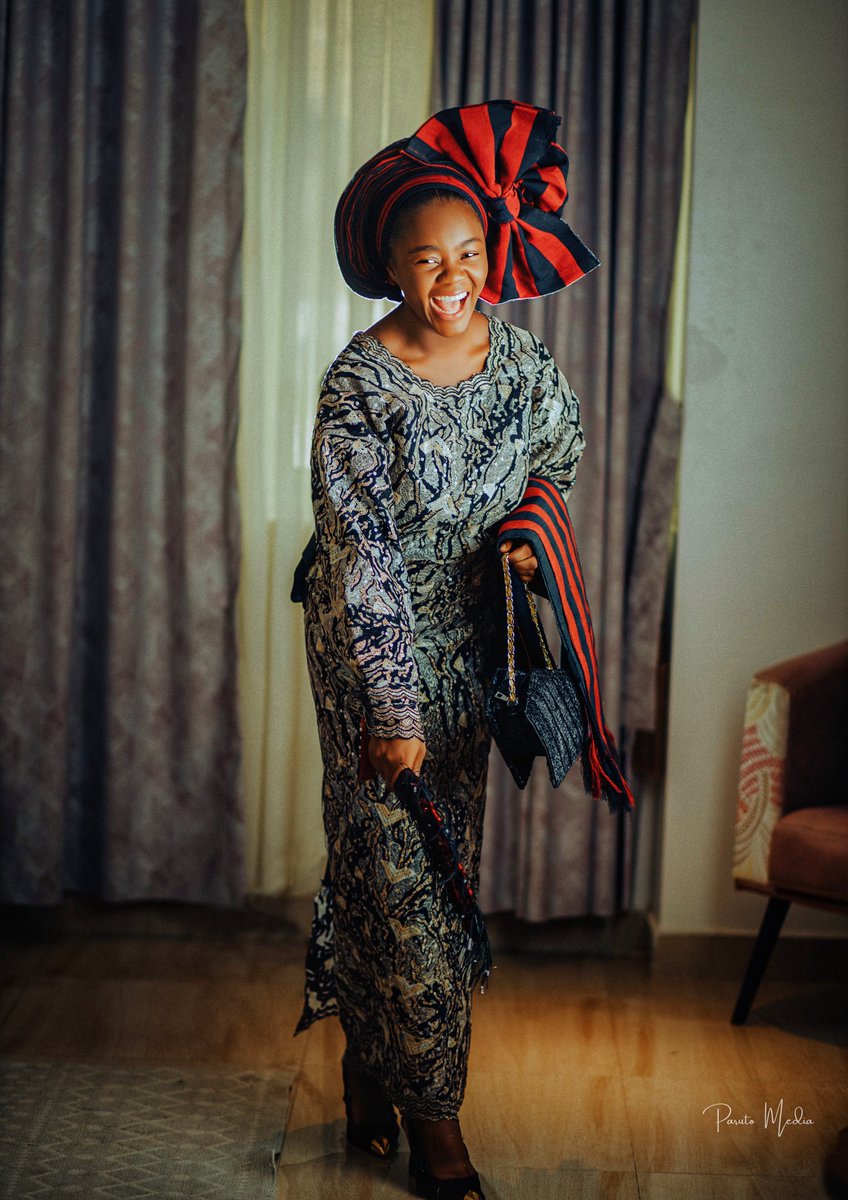 Before I got married, like every typical Nigerian mum, my mother started buying me things to take to my husbands house.

 You know now, the regular stuff. Clothes and some Ankara fabric and mostly kitchen stuff

My mum had started gathering these things for some time.

One of
