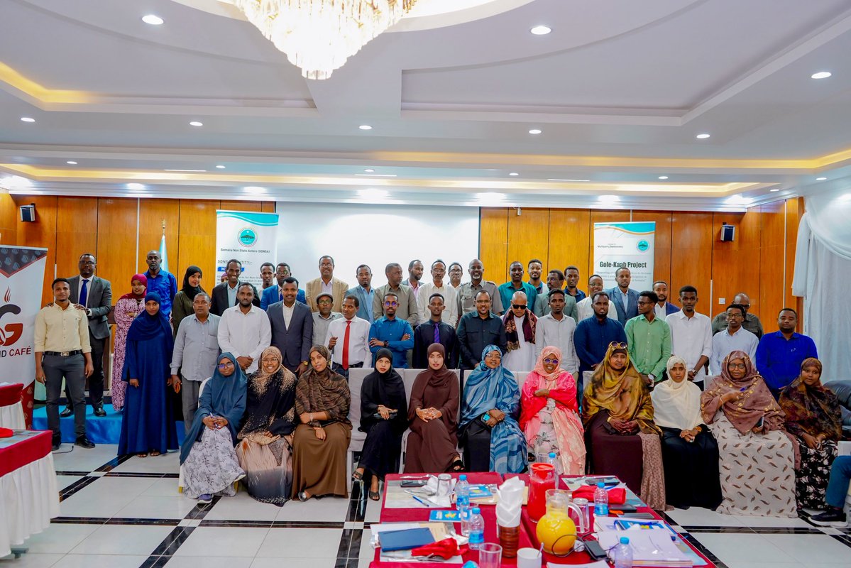 HusseinIyaye's tweet image. Very excited to moderate the panel discussion b/w #CSOs @SONSA_NSA & @NIEBCSomalia, through the @GoleKaab a Consultation on the Local Council Electoral Process.
The dialogue explored lessons from past electoral and discussed the expected electoral council in the Banadir region.