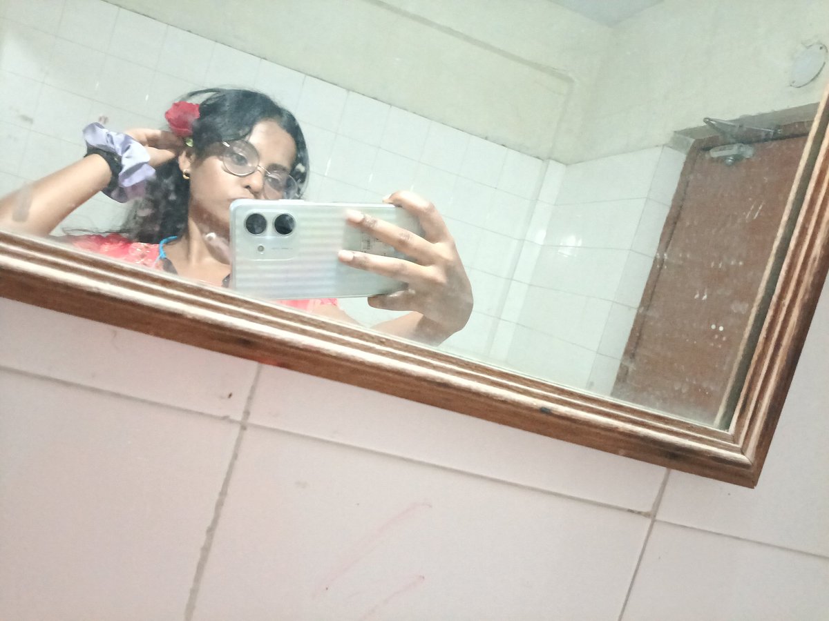 panic_coder's tweet image. These is me btw 😭