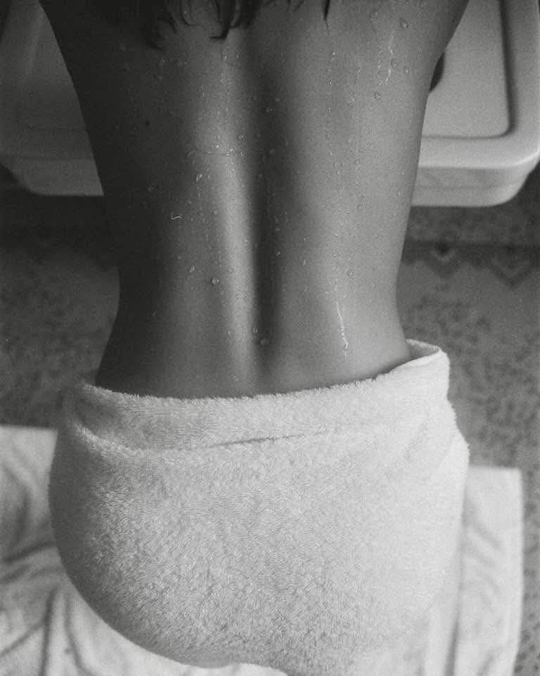 “Una mujer solo enseña lo que quiere, lo demás lo mereces o 
lo imaginas.”🌷

—Tatuajes del Alma