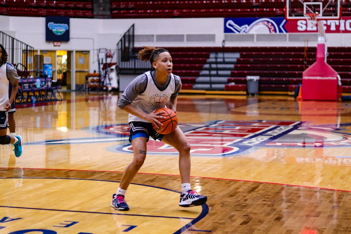 Detroit_WBB's tweet photo. The formula never changes - Energy. Effort. Execution. 💪🏽🏀#HLWBB #TitanPride #DetroitsCollegeTeam #UDMWBB #TitanUpp https://t.co/mwnVZi0DSg