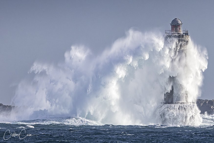 cain_cedric's tweet photo. Le phare de Kéréon dans la tempête Benjamin !
#ouessant #iledouessant #lumieresdouessant #cedriccain #seascape #iroise #merdiroise #insulaire #bretagne #bzh #merveillesdebretagne #pharedekereon #phare #kereon #letelegramme #ouestfrance #tempetbenjamin #magnifiquebretagne https://t.co/B8kvwu0cgE