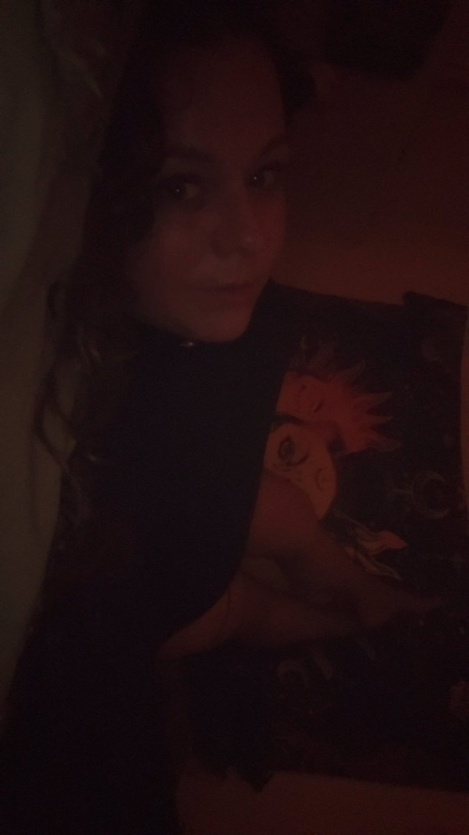 Samantha12Sue's tweet image. #TryingTooHard #sexy #smile #bed #ComeHither #posed #legs #fishnets