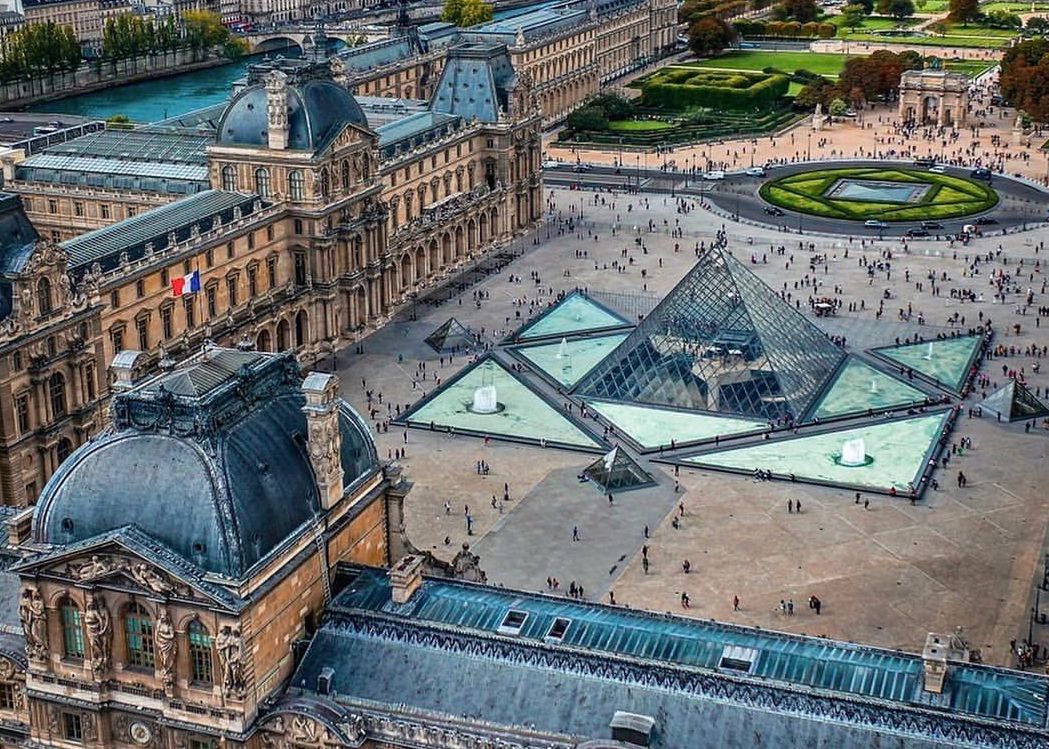 🚨"L’audiovisuel public représente la MOITIÉ du budget du ministère de la Culture" : après le cambriolage au Louvre, une pétition réclame la SUSPENSION de "toutes dépenses superflues" - dont celles pour l'audiovisuel public - pour financer la sécurisation de notre patrimoine.