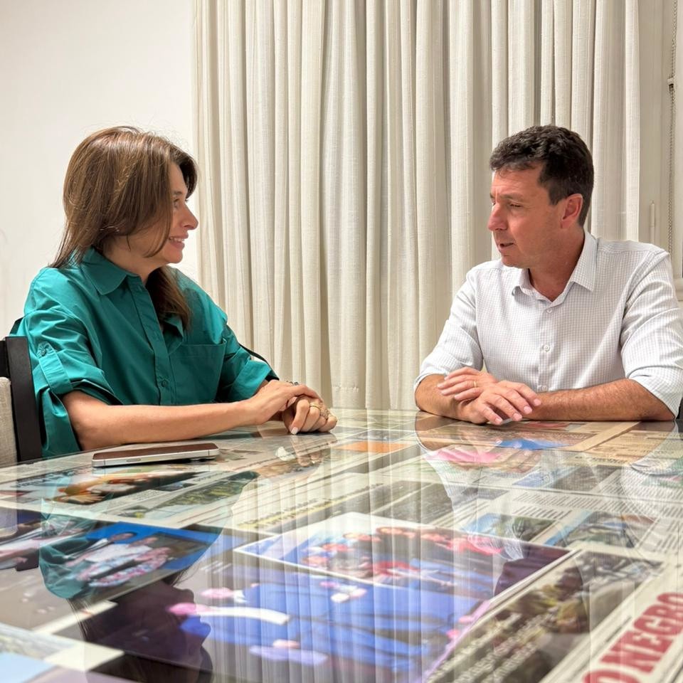 En #ChoeleChoel me reuní con el intendente <a href="/DiegoRamelloOK/">Diego Ramello</a> para hablar del futuro del #ValleMedio 💚

Las obras eléctricas del #PlanCastello permitirán poner bajo riego Colonia Josefa y Negro Muerto, impulsando producción y empleo local. ⚡🌱
