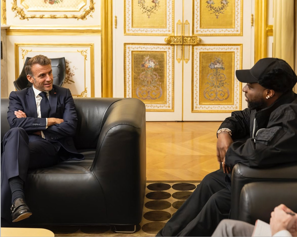 peace_igho's tweet image. Davido is the first African artist to meet the president of France. 🇫🇷