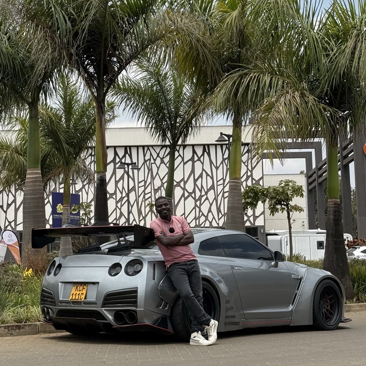 _waigera's tweet photo. Kama kuna msee ako very underrated when it comes to knowledge ya magari, it’s @IbrahimToloi . This guy will make you understand cars in the best way possible 

Doing videos with @IbrahimToloi is one of the best things that I ever did this year 🔥. https://t.co/4icAM4crtY
