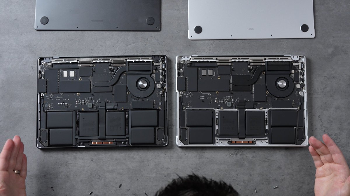 VadimYuryev's tweet image. Bad news for the M5 MacBook Air..

The single fan on the new M5 MacBook Pro is NOT keeping up, leading to thermal throttling of the M5 chip in Cinebench 2024.

Single to Multi-core score ratio:
M4: 5.38x
M5: 5.07x

Apple, PLEASE give us 2 fans!

Link to full video below 👇