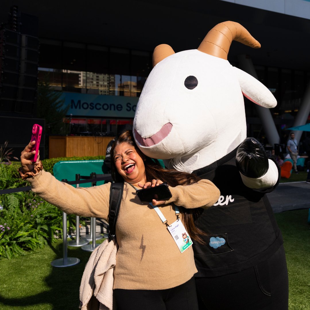 SalesforceAdmns's tweet image. ⚠️ Warning: These photos may cause extreme #DF25 nostalgia.
Relive some of the @Dreamforce magic and catch #AwesomeAdmin highlights on Salesforce+: sforce.co/3JpZlHQ