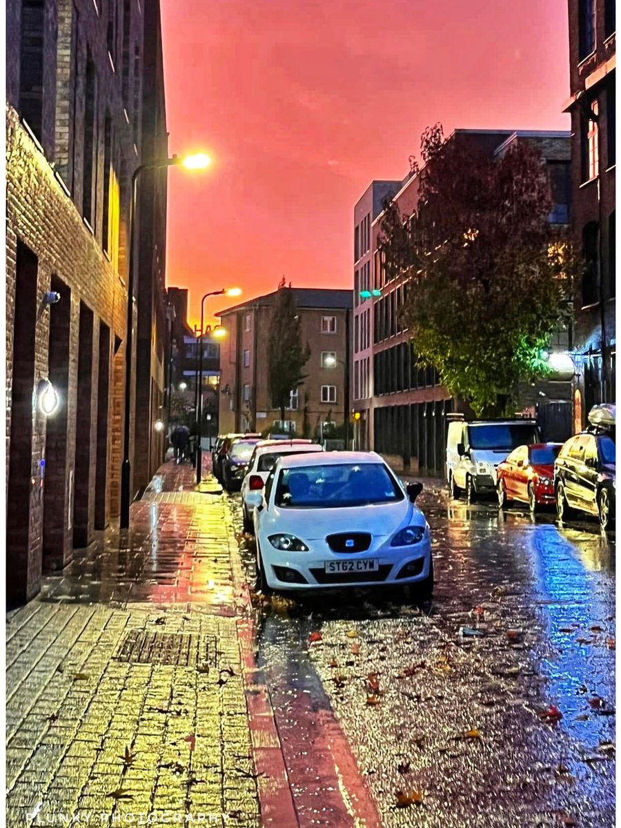 KerrPlunk1503's tweet image. “When the storm passes, Hackney Wick glows like a dream ~ Urban Reflections.”

#HackneyWick #LondonPhotography #UrbanReflections #CityLights #RainyLondon #StreetPhoto #SunsetVibes #EveningGlow #LondonStreets #PhotoOfTheDay #UrbanMood #UKPhotography #HackneyLife
