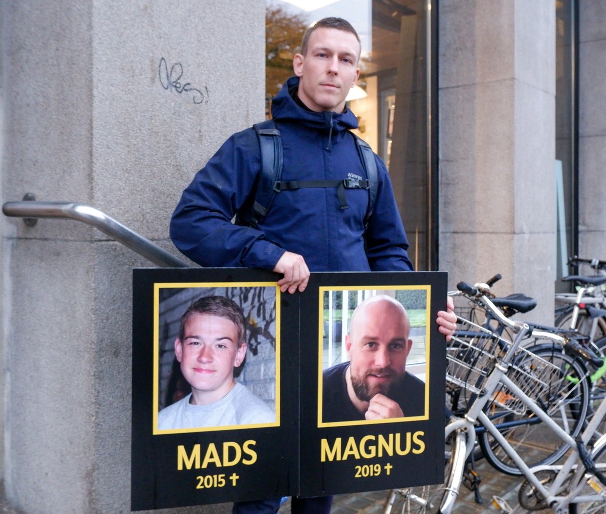 RemigrationNu's tweet image. 💵Masseindvandringens pris: Var det vores liv værd?💀

Identitære aktivister satte i dag fokus på masseindvandringens ofre. 

Danskere og europæere betaler med deres liv for det multikulturelle samfund. 

Derfor spørger vi: Er det vores liv værd? #dkpol #dkmedier 

Se mere 👇