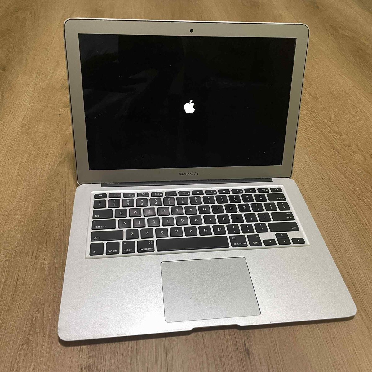 applesyibu's tweet photo. wts lfb macbook air early 2015 ph

9,000php (nego)

- 13.3 inches, 128gb
- intel core i5, 8gb memory
- works just fine (i literally used this throughout my senior year in college)
- no issues except minor scratches/dents
౨ৎ inclusions: unit and its original magsafe charger https://t.co/fOm1PvXpMo