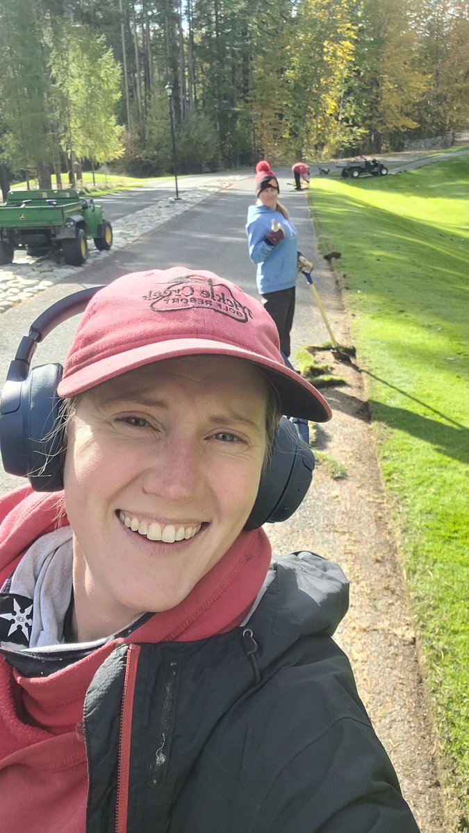 The season may be over, but our work isn’t done just yet! Our dedicated grounds crew is out there preparing the course for winter, ensuring it’s in top shape for next spring. 

Big thanks to this hardworking team💪

📷 <a href="/kelso_kb/">Kels</a> 

#tricklecreekgolf #mykimberley
