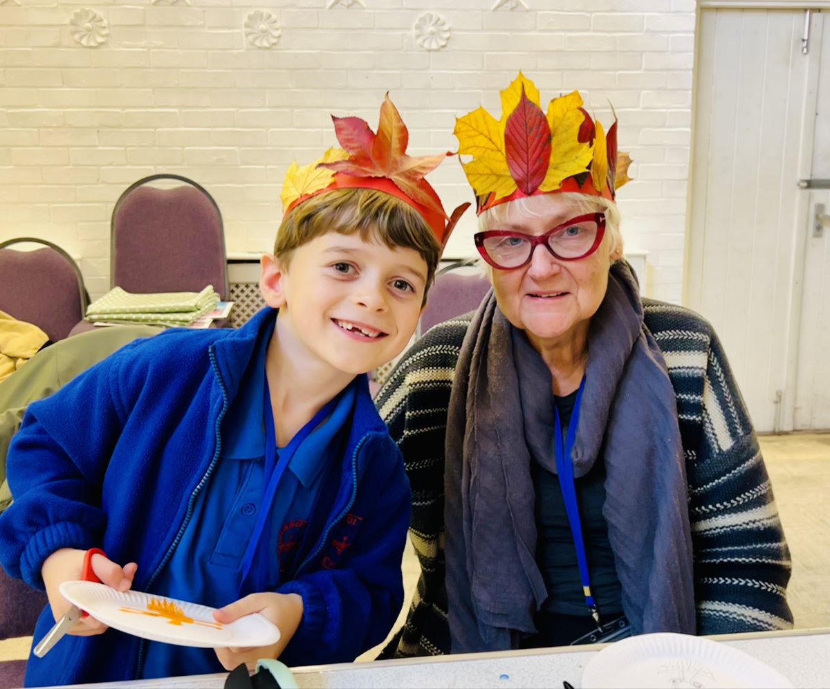 sparkleststeves's tweet image. Autumn leaves and Diwali lanterns this week at Sparkle
#Grandfriends #sparkletogether