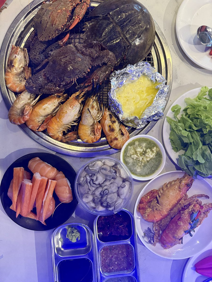 ถ้าชวนเย็ดแล้วเราไม่ไปสักที แกลองชวนเราไปกินดู เที่ยงคืนตีหนึ่งเราก็ยังไม่กลับ