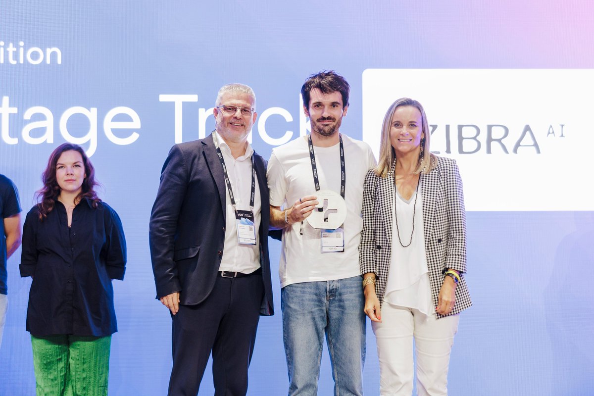 VDS_event's tweet image. 🚀 @ZibraAI is the winner of the #VDSStartupCompetition Growth Award!

The recognition is presented by @PaulaLlobet (City Councillor for Innovation, @VLCInnovation) and @jlhortelano (President of @Startup_VLC) on Main Stage

🔥 Congrats to @ZibraAI and the team driving growth and…