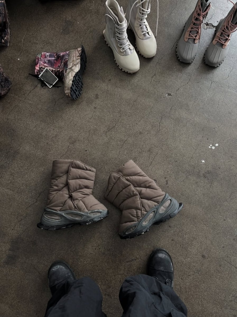 gregor_estevan's tweet image. YEEZY UNRELEASED